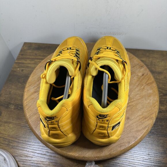 Athletic_Shoes